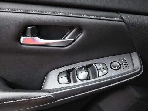 Used 2024 Nissan Sentra SV FWD image 14