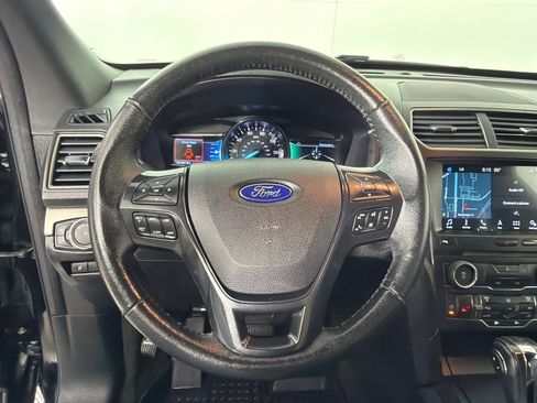 Used 2018 Ford Explorer XLT w/ Equipment Group 202A AWD/4WD image 15