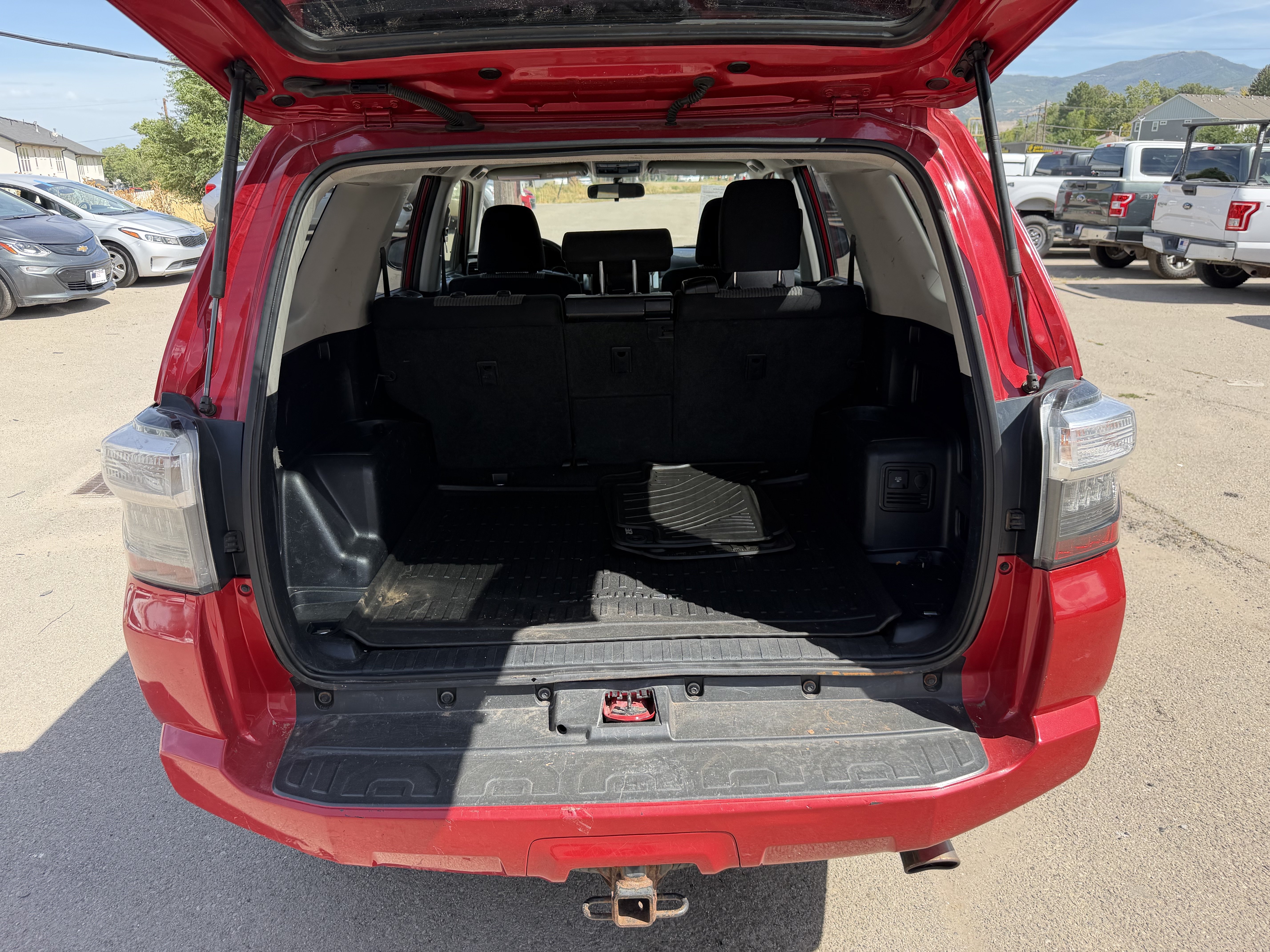Used 2016 Toyota 4Runner SR5 AWD/4WD image 25