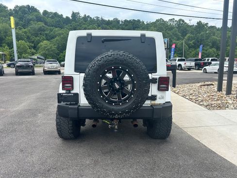 Used 2013 Jeep Wrangler Unlimited Sahara w/ Connectivity Group AWD/4WD image 4