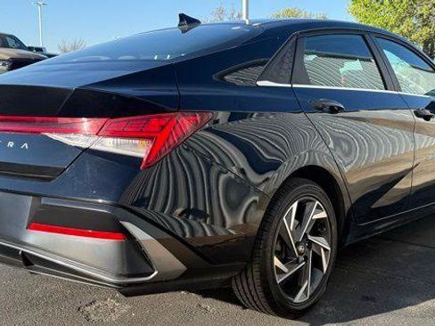 Used 2025 Hyundai Elantra SEL image 19