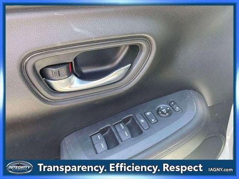 Used 2023 Honda HR-V LX image 17