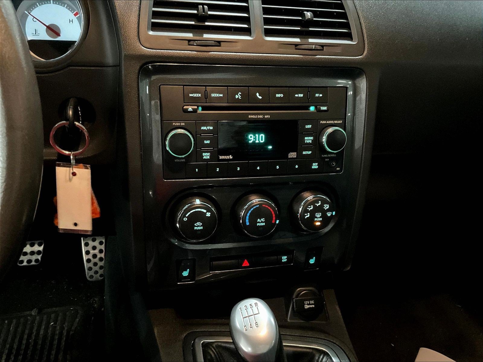 Used 2010 Dodge Challenger R/T RWD image 5