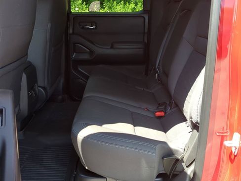 Used 2022 Nissan Frontier SV AWD/4WD image 18