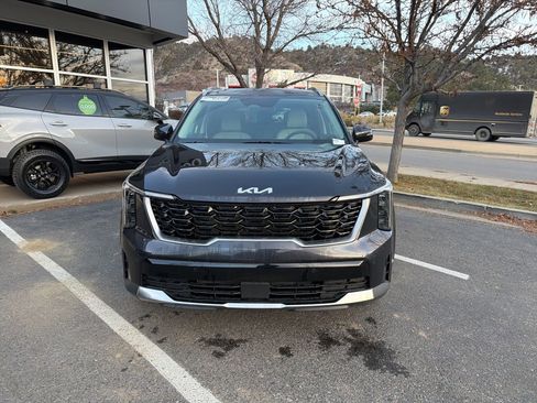 New 2025 Kia Sorento S image 2