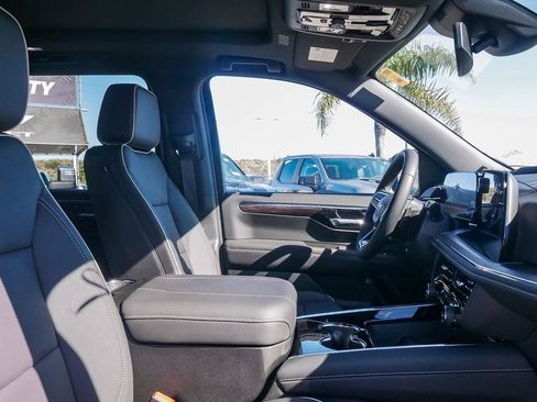 New 2026 Chevrolet Suburban Premier w/ Sun And Tow Package image 17