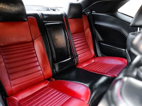 Used 2015 Dodge Challenger R/T Plus image 40