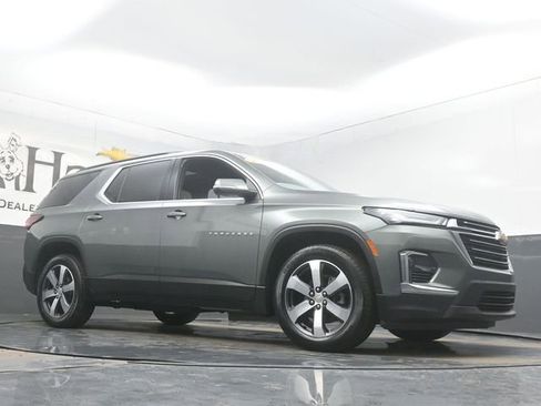 Used 2023 Chevrolet Traverse LT w/ LT Premium Package image 2