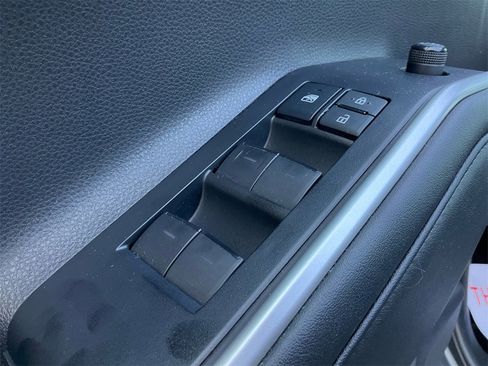 Used 2021 Toyota Highlander XLE image 34