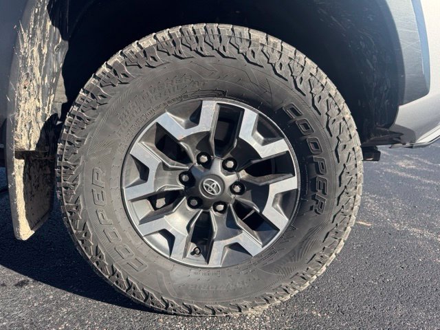 Used 2019 Toyota Tacoma TRD Off-Road AWD/4WD image 9