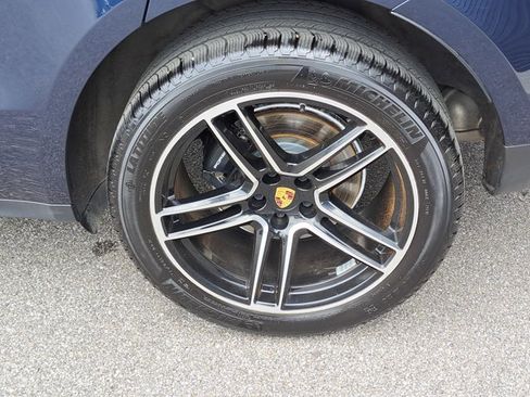 Certified 2021 Porsche Macan image 12