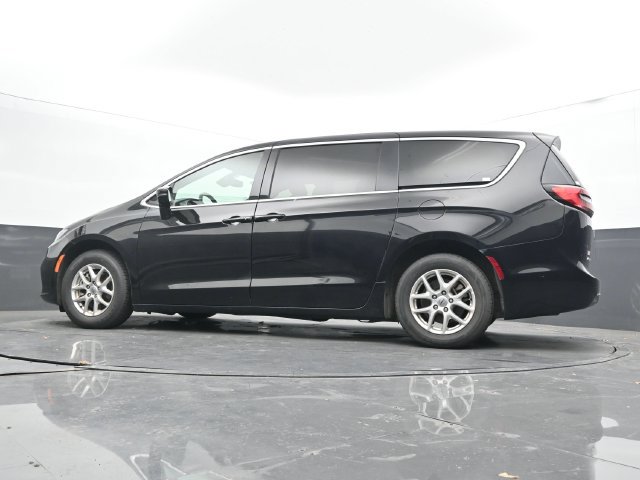 Used 2025 Chrysler Pacifica Select FWD image 52