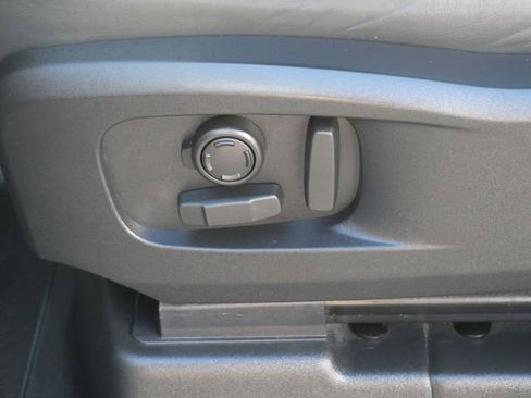 Used 2023 Land Rover Defender 110 S image 12