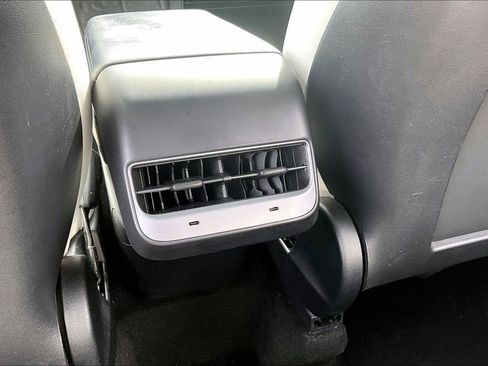 Used 2022 Tesla Model Y Performance AWD/4WD image 30
