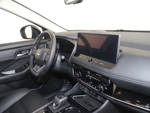 Used 2025 Nissan Rogue SL w/ Tech Package FWD image 44