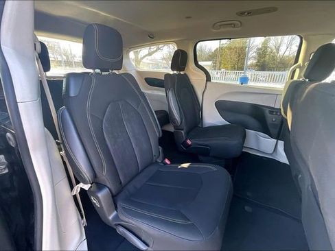 Used 2024 Chrysler Voyager LX image 26
