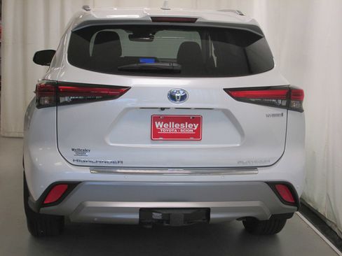Used 2023 Toyota Highlander Platinum image 30