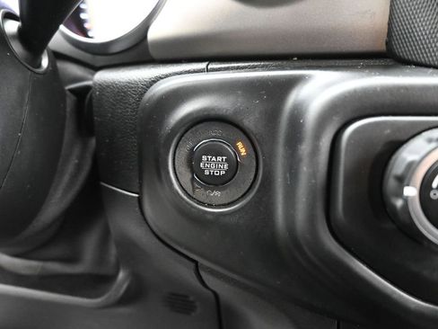 Used 2020 Jeep Gladiator Sport image 14