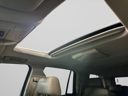 Used 2015 Chevrolet Tahoe LTZ AWD/4WD image 35