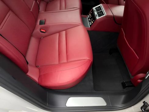Used 2021 Porsche Panamera image 10