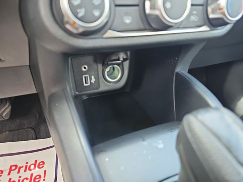 Used 2025 Nissan Versa S FWD image 28
