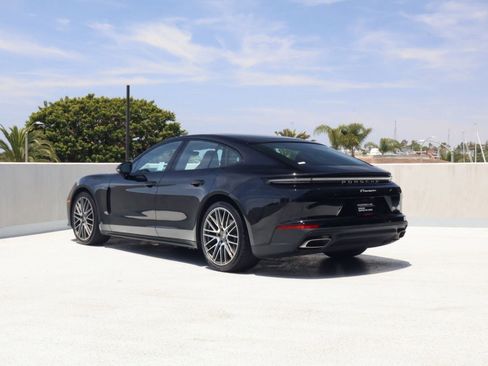 Certified 2025 Porsche Panamera 4 AWD/4WD image 3
