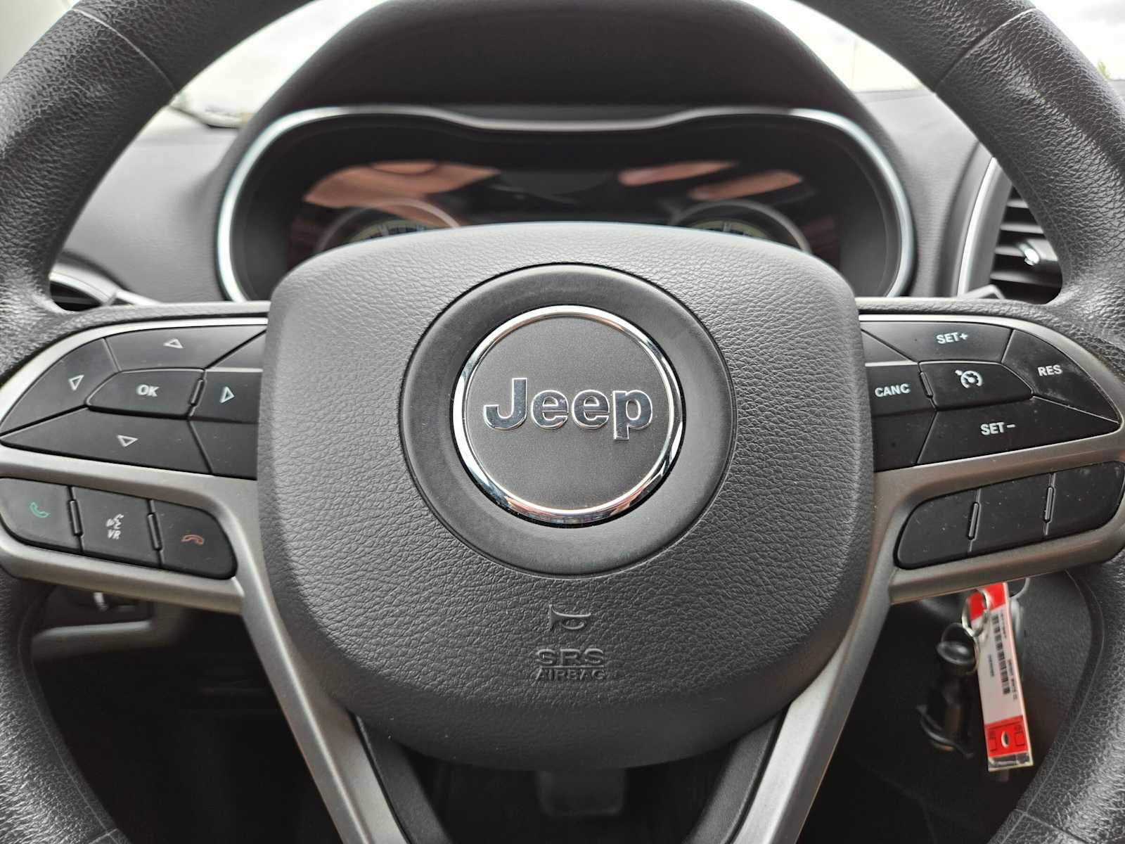 Used 2019 Jeep Cherokee Latitude w/ Popular Appearance Group AWD/4WD image 23