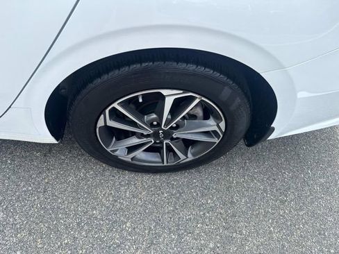 Used 2023 Kia Forte LXS image 12