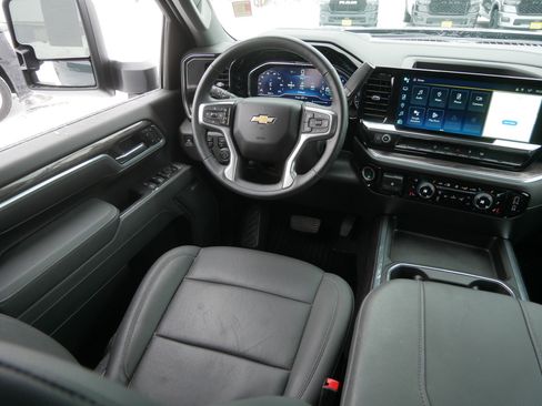 Certified 2025 Chevrolet Silverado 3500 LTZ w/ LTZ Convenience Package image 9