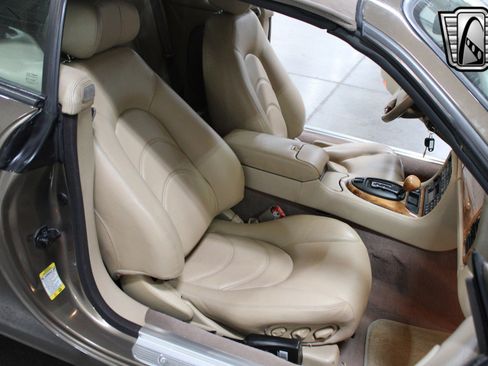 Used 2001 Jaguar XK8 Convertible image 18