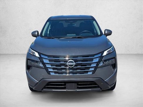 Used 2024 Nissan Rogue SV FWD image 2