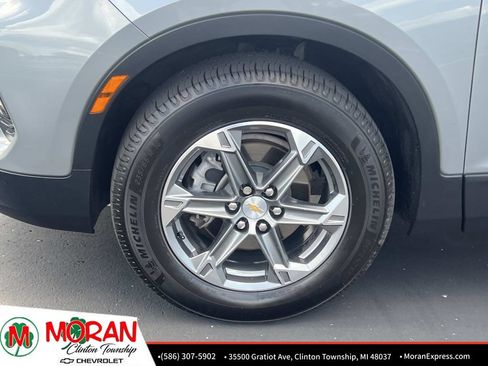 Certified 2023 Chevrolet Blazer LT w/ LPO, Black Grille Bar Package FWD image 11