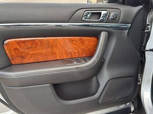 Used 2014 Lincoln MKS AWD w/ Equipment Group 101A image 11