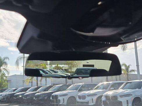 New 2027 BMW i5 eDrive40 w/ Convenience Package RWD image 27