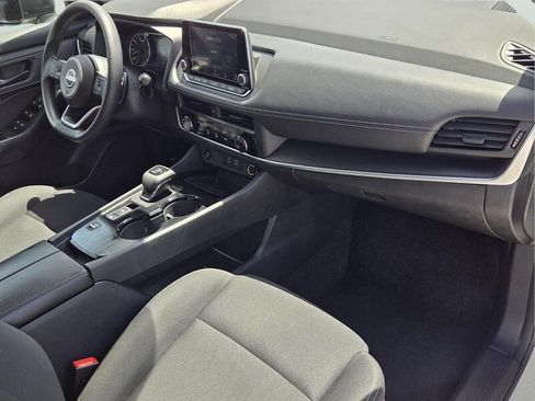 Used 2024 Nissan Rogue S FWD image 19