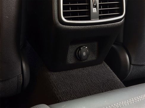 Used 2023 Genesis G70 3.3T image 25