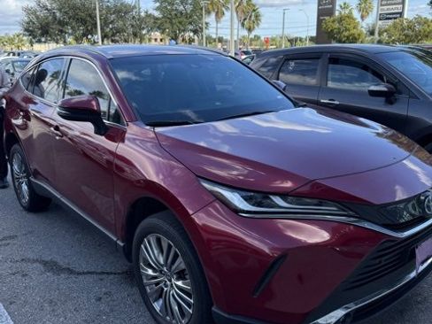 Used 2024 Toyota Venza XLE image 1