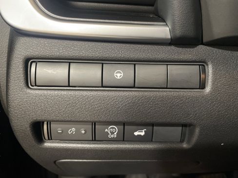 Used 2025 Nissan Rogue SV AWD/4WD image 20