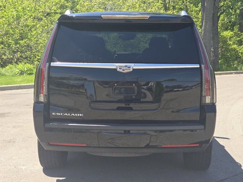 Used 2016 Cadillac Escalade Luxury AWD/4WD image 15