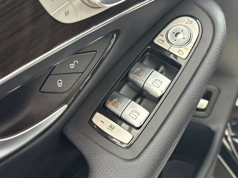 Used 2020 Mercedes-Benz GLC 300 4MATIC image 12