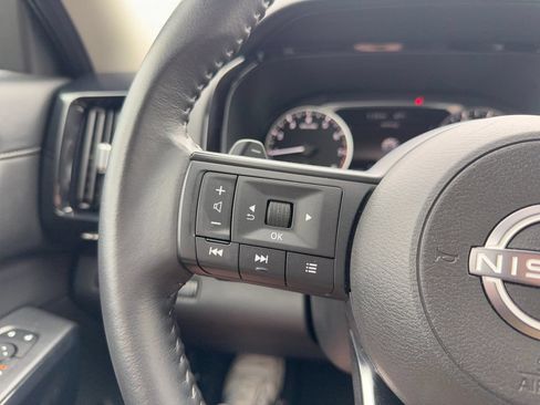 Used 2025 Nissan Pathfinder SV FWD image 14