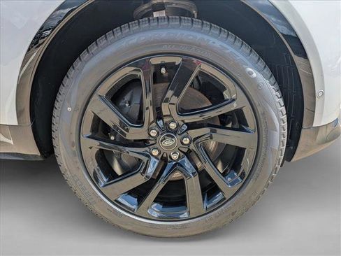 New 2025 Land Rover Discovery Dynamic SE image 10