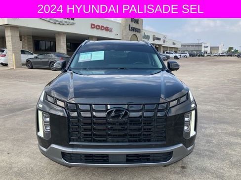 Used 2024 Hyundai Palisade SEL w/ Premium Package FWD image 3