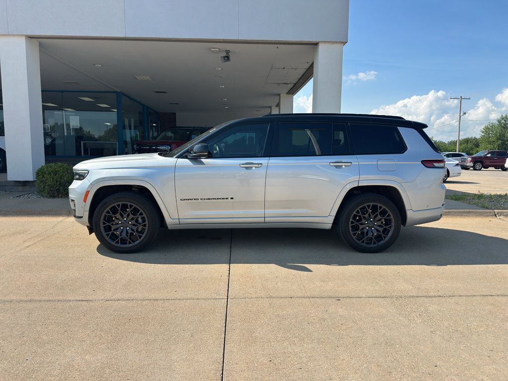 Used 2023 Jeep Grand Cherokee L Summit AWD/4WD image 35