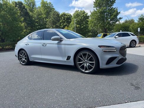 Used 2022 Genesis G70 3.3T RWD image 2