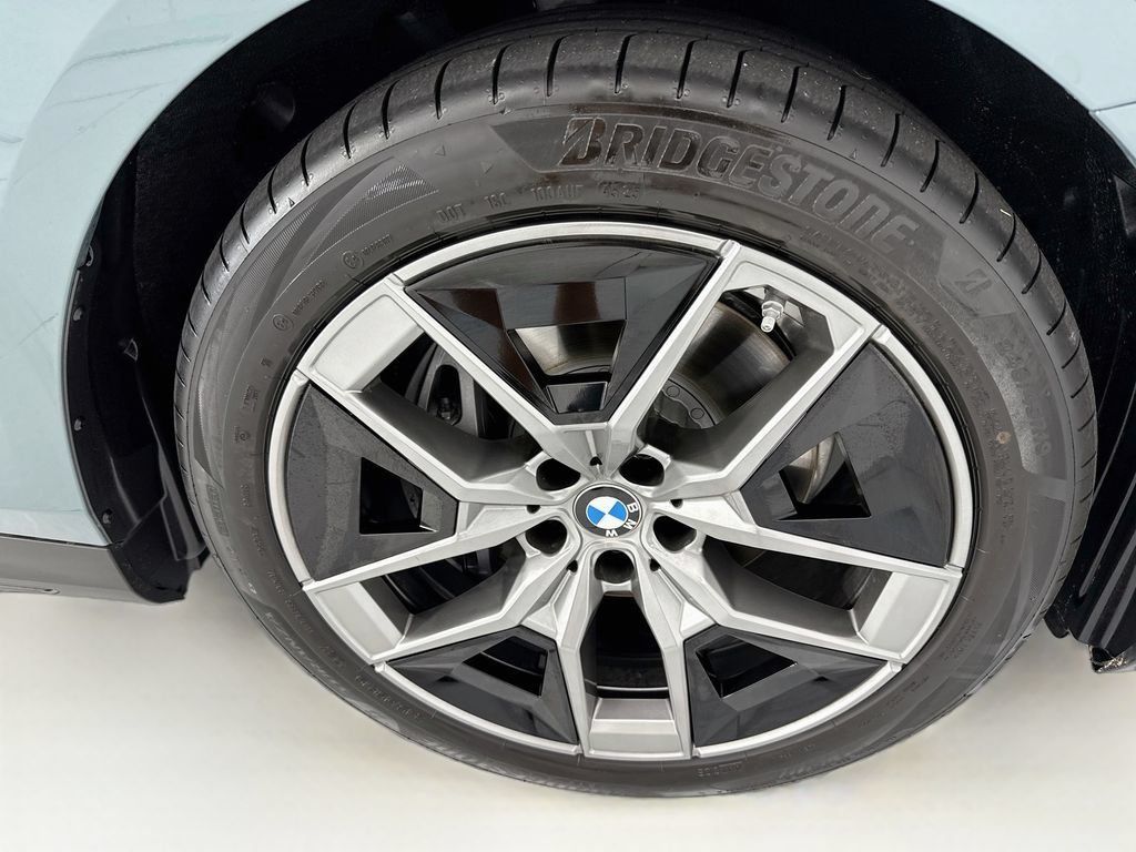 Used 2026 BMW i5 eDrive40 w/ Premium Package AWD/4WD image 31