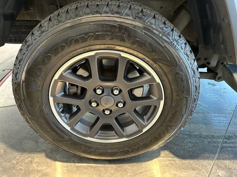Used 2020 Jeep Gladiator Overland w/ Dual Top Group AWD/4WD image 16