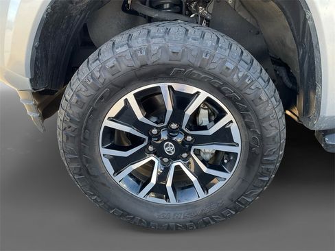 Used 2022 Toyota Tacoma TRD Sport w/ TRD Premium Sport Package image 13