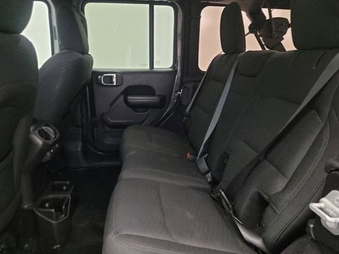Used 2018 Jeep Wrangler Unlimited Sport S AWD/4WD image 18