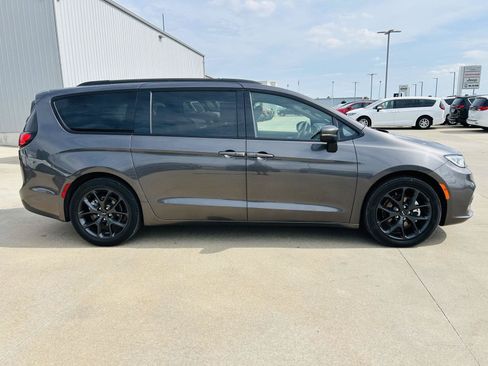 Used 2023 Chrysler Pacifica Touring-L w/ S Appearance Package FWD image 40